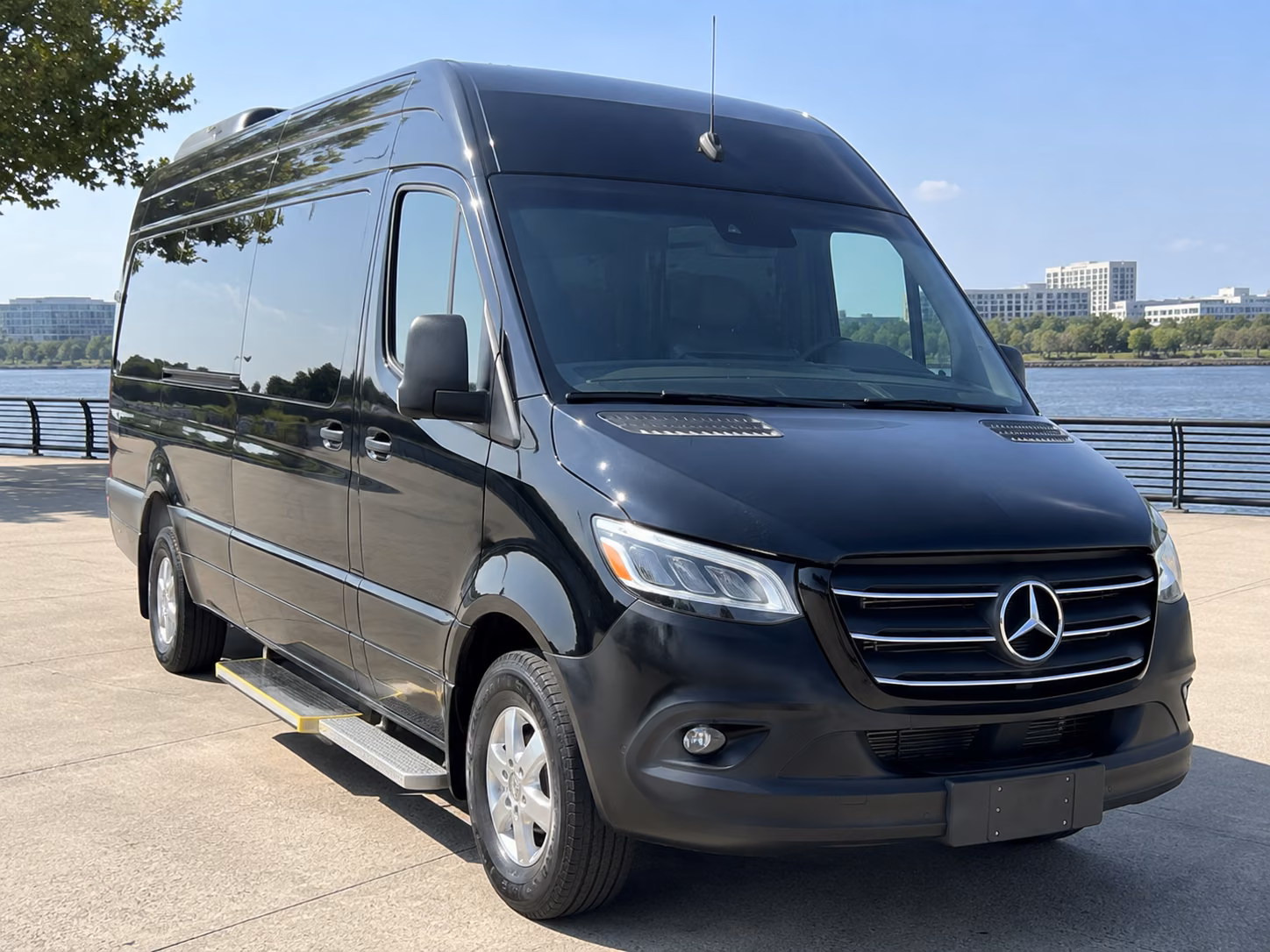 10 passenger sprinter van
