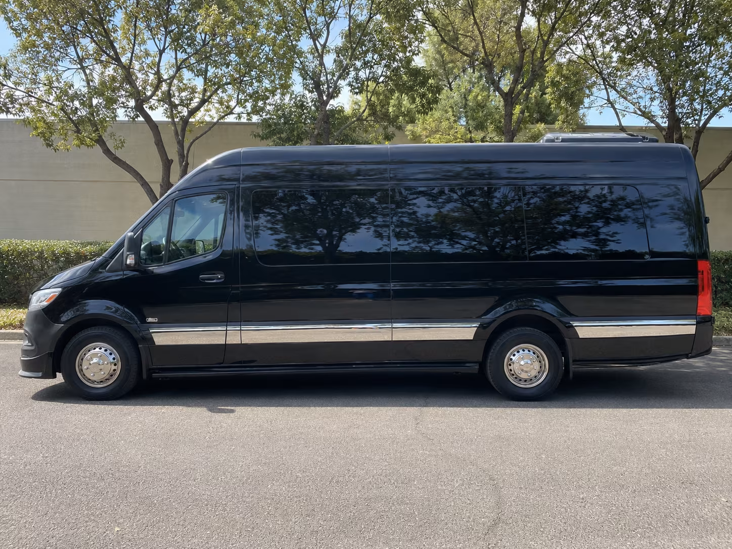 find the perfect transportation for your next airport transfer 5