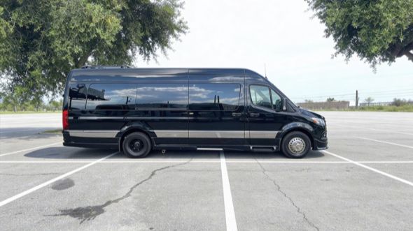 sprinter limousine dearborn